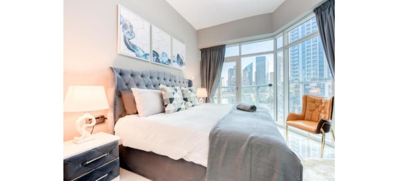 Luxurious 4-Bedroom Duplex Villa Apartment Near Jbr ดูไบ ภายนอก รูปภาพ